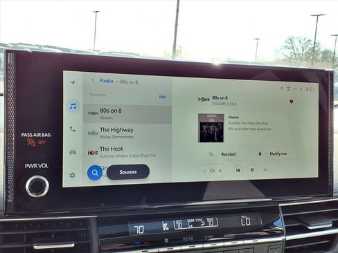 Used 2025 Toyota Sienna XLE image 7