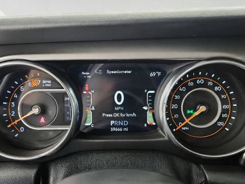 Used 2018 Jeep Wrangler Unlimited Sahara AWD/4WD image 12