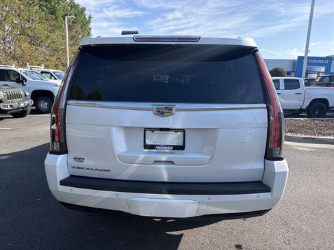 Used 2019 Cadillac Escalade ESV Luxury AWD/4WD image 7