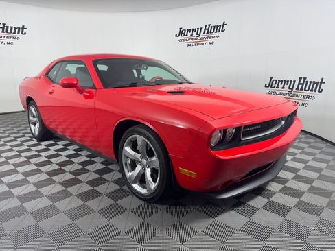 Used 2014 Dodge Challenger R/T RWD image 6