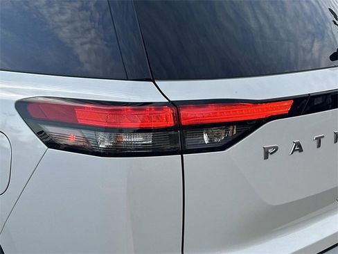 Used 2023 Nissan Pathfinder SL image 6