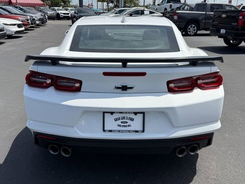 Used 2023 Chevrolet Camaro LT RWD image 5