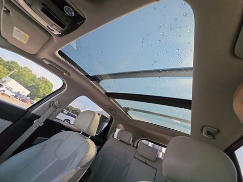 Used 2023 Kia Sorento S w/ Panoramic Sunroof Package FWD image 26