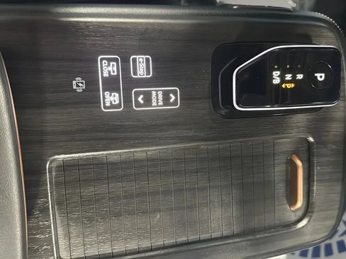 Used 2024 Nissan Ariya AWD image 23