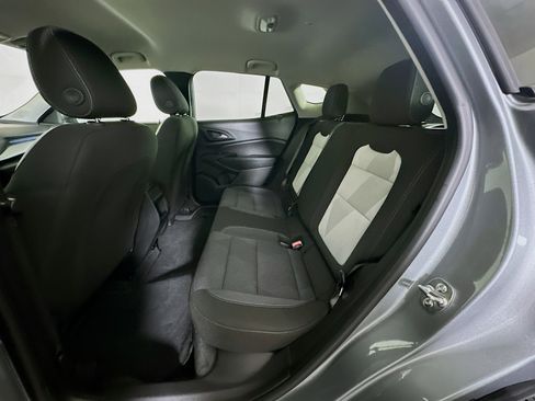 Used 2025 Chevrolet Trax LS w/ LS Convenience Package image 27