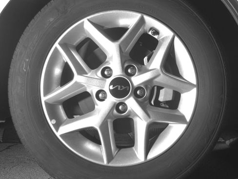 Used 2025 Kia Soul LX w/ LX Technology Package FWD image 13