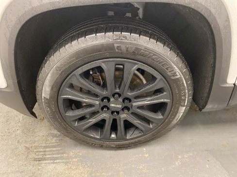 Certified 2023 GMC Acadia SLE w/ Driver Convenience Package image 32