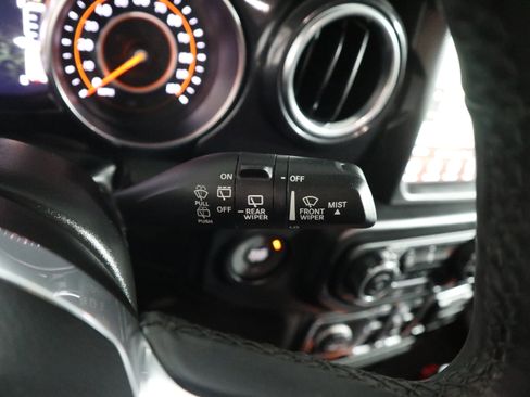 Used 2022 Jeep Wrangler Unlimited Sahara AWD/4WD image 27