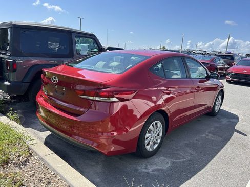Used 2018 Hyundai Elantra SE w/ Cargo Package FWD image 3