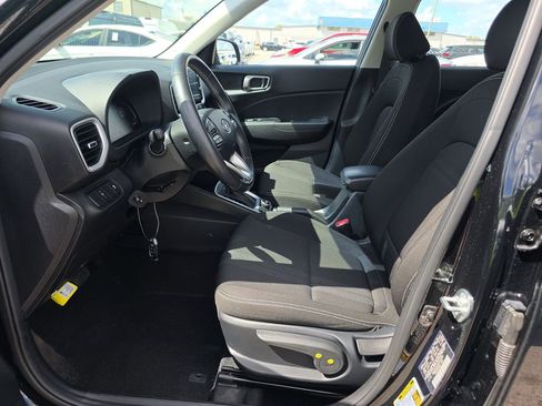 Used 2024 Hyundai Venue SEL image 3