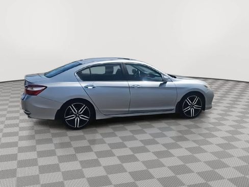 Used 2016 Honda Accord Touring image 9