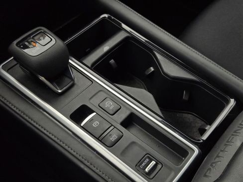 Certified 2025 Nissan Pathfinder SV image 24