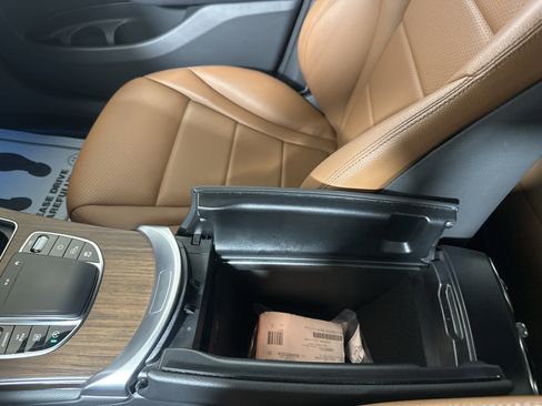 Used 2022 Mercedes-Benz GLC 300 4MATIC image 21