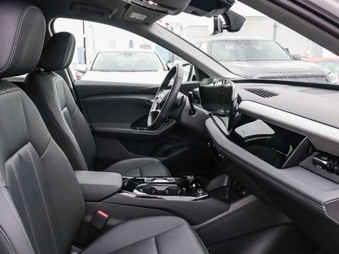 Used 2025 Audi Q6 e-tron Premium w/ Convenience Package image 22