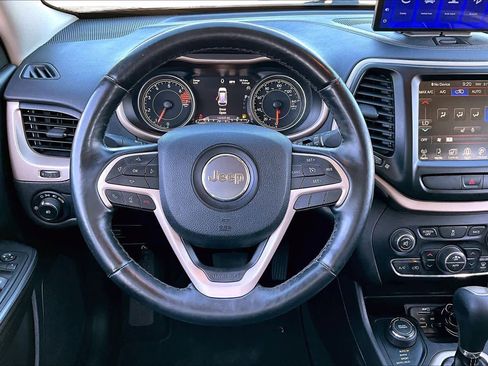 Used 2017 Jeep Cherokee Limited image 6