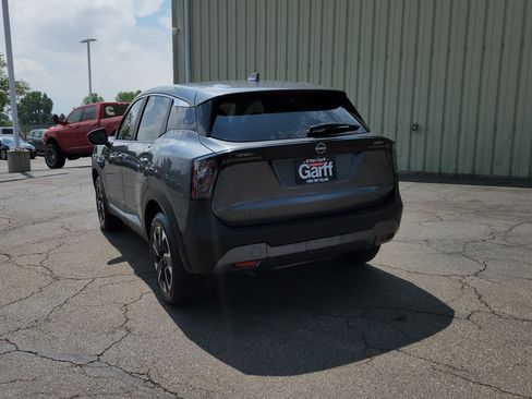 Used 2025 Nissan Kicks SV AWD/4WD image 7