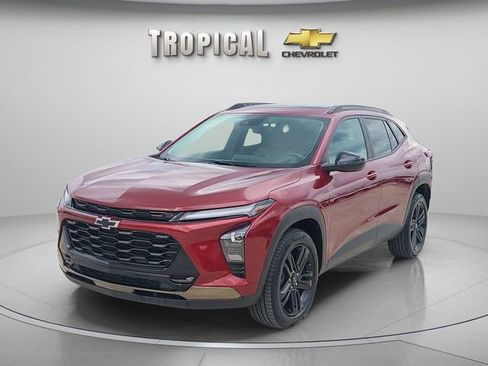 Used 2024 Chevrolet Trax ACTIV w/ Sunroof Package FWD image 2