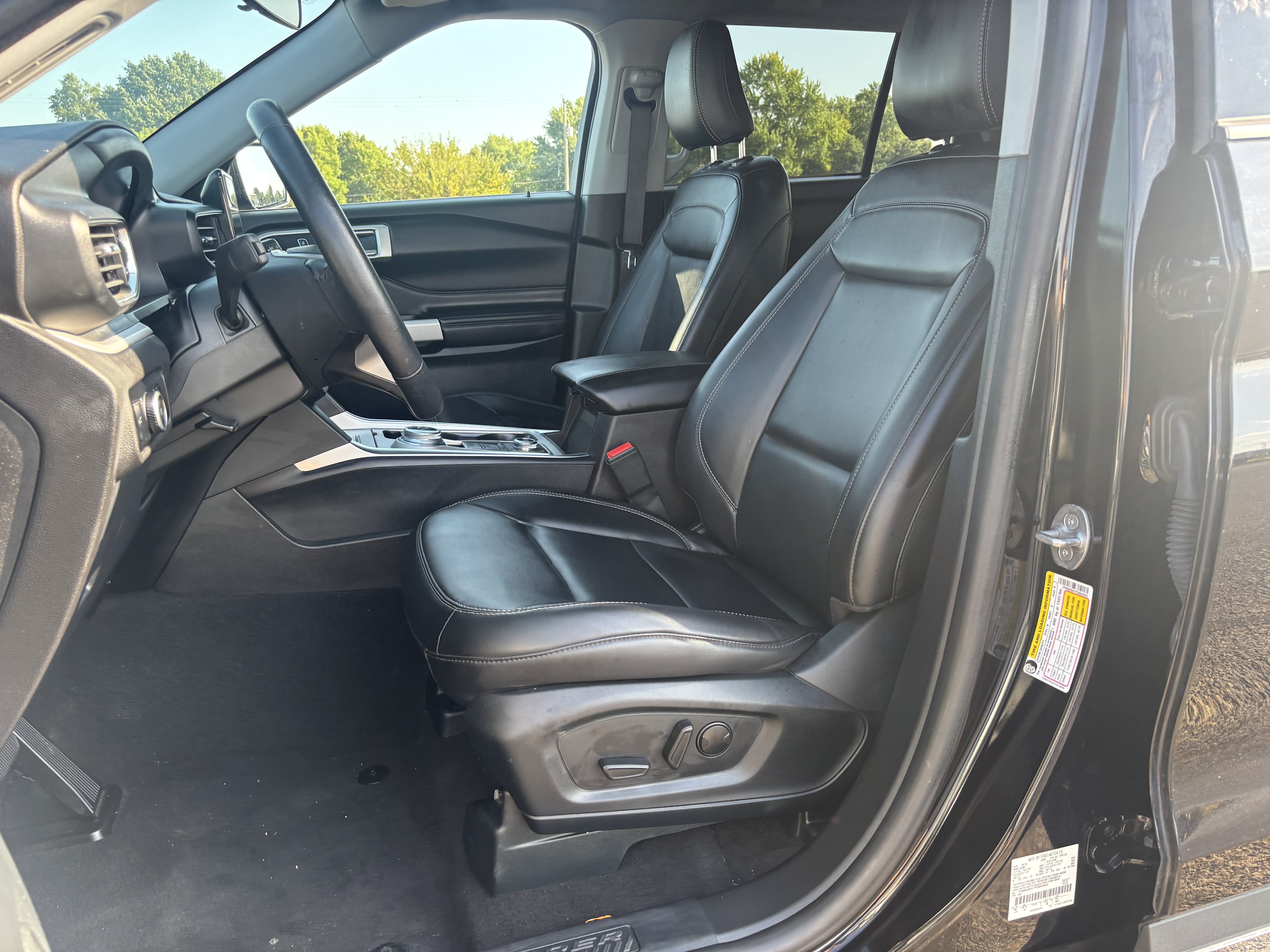 Used 2023 Ford Explorer XLT w/ Equipment Group 202A AWD/4WD image 10