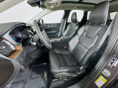 Used 2022 Volvo XC60 B5 Momentum w/ Advanced Package image 12