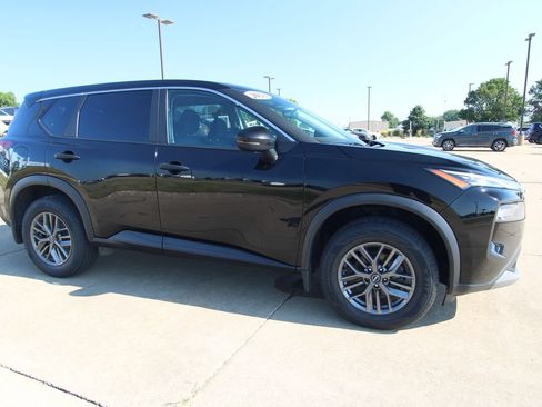 Used 2023 Nissan Rogue S AWD/4WD image 3