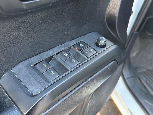 Used 2019 Toyota Tacoma SR image 28