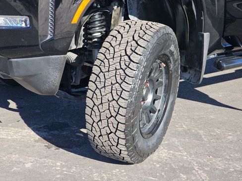 Used 2023 Nissan Frontier SV w/ Midnight Edition Package image 34