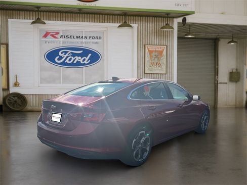 Used 2024 Chevrolet Malibu LT image 32