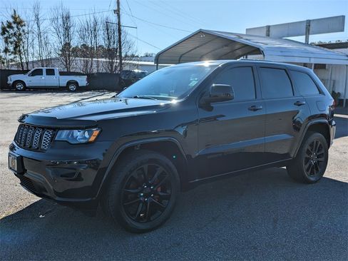 Used 2018 Jeep Grand Cherokee Altitude image 9