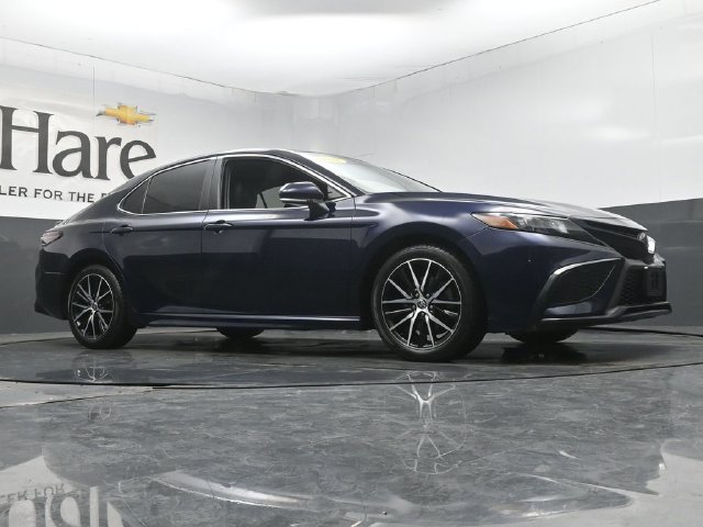 Used 2022 Toyota Camry SE FWD image 2