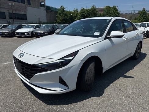 Used 2023 Hyundai Elantra Blue FWD image 3