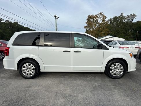 Used 2019 Dodge Grand Caravan SE image 6