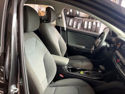 Used 2025 Kia K4 FWD image 23