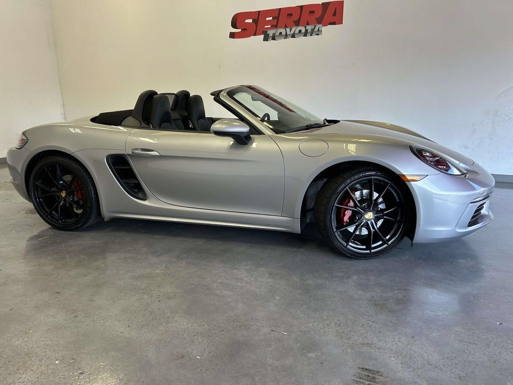 Used 2017 Porsche 718 Boxster RWD image 2