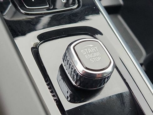 Used 2025 Volvo XC60 B5 Core image 22