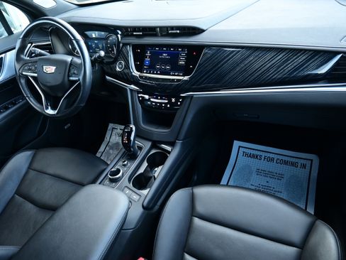 Used 2025 Cadillac XT6 Premium Luxury image 25