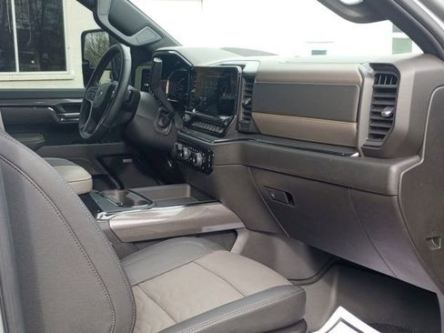 Used 2024 Chevrolet Silverado 2500 ZR2 w/ Technology Package image 15