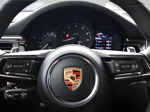 Certified 2025 Porsche Macan AWD/4WD image 21