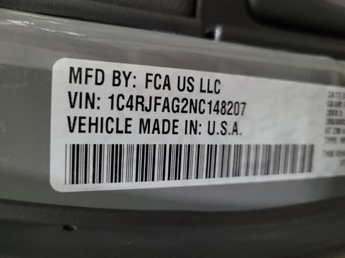 Used 2022 Jeep Grand Cherokee Laredo X image 33