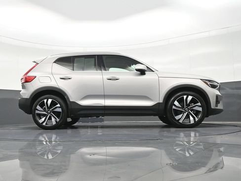 Used 2023 Volvo XC40 B5 Plus AWD/4WD image 30