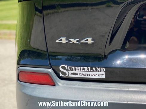 Used 2019 Jeep Cherokee Limited w/ Technology Group AWD/4WD image 11