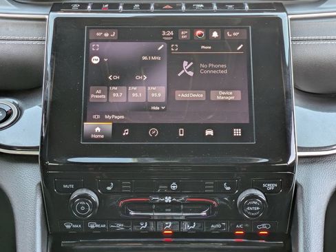 Used 2021 Jeep Grand Cherokee L Laredo image 20