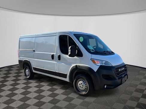 Used 2025 RAM ProMaster 2500 w/ Convenience Group FWD image 3