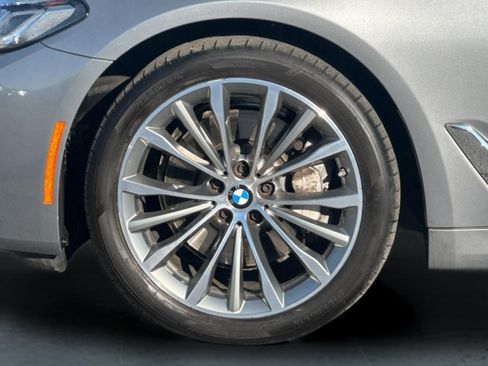 Used 2023 BMW 530i w/ Premium Package image 25