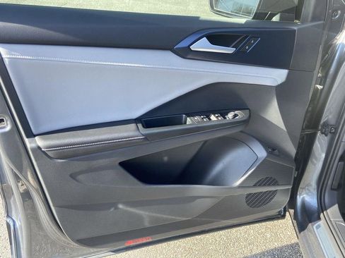 Used 2024 Volkswagen Taos SE image 22