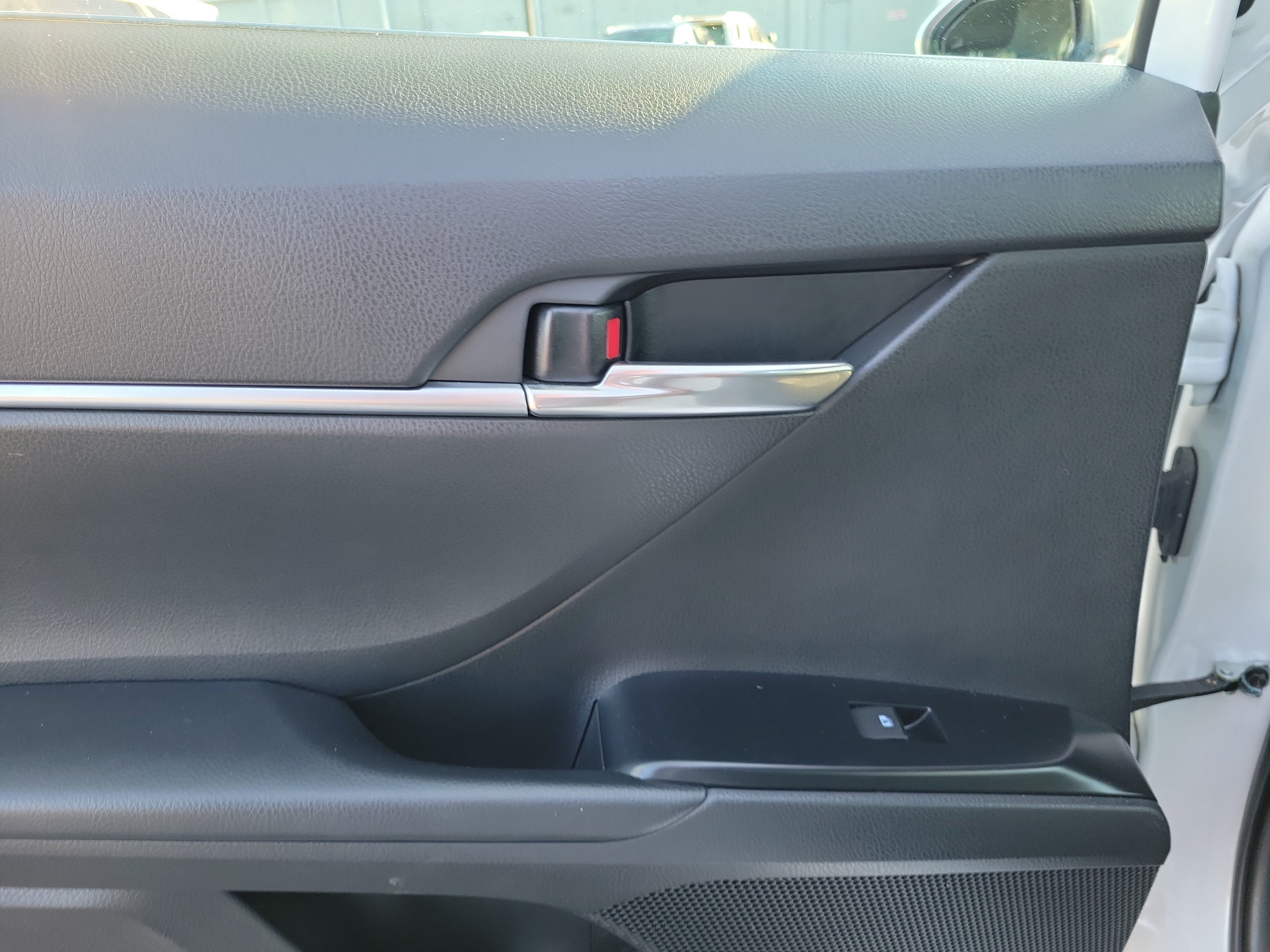 Used 2020 Toyota Camry SE w/ Convenience Package FWD image 12