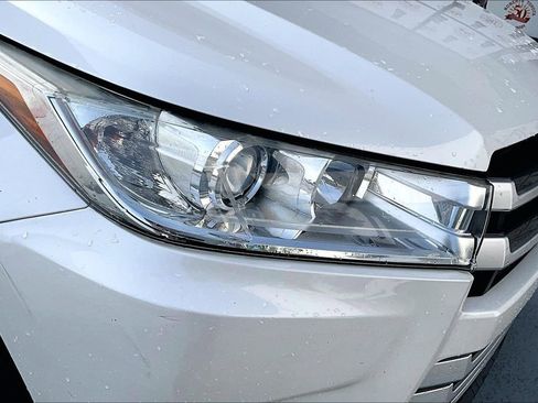 Used 2017 Toyota Highlander XLE FWD image 32