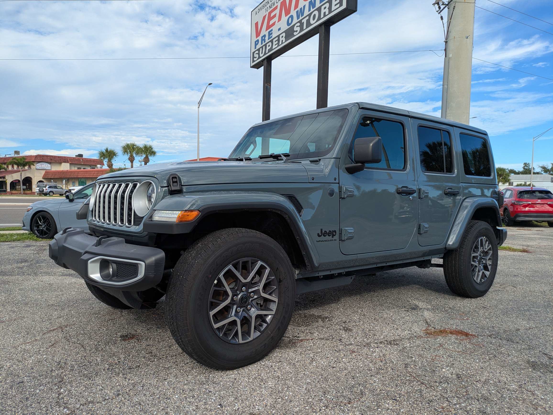 Used 2026 Jeep Wrangler Unlimited Sahara AWD/4WD image 8