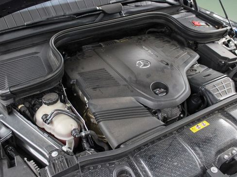 Used 2023 Mercedes-Benz GLS 450 4MATIC image 45