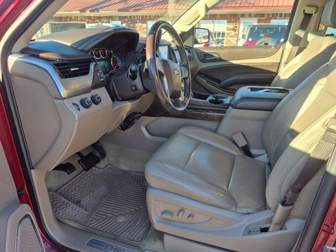 Used 2017 Chevrolet Suburban LT image 10