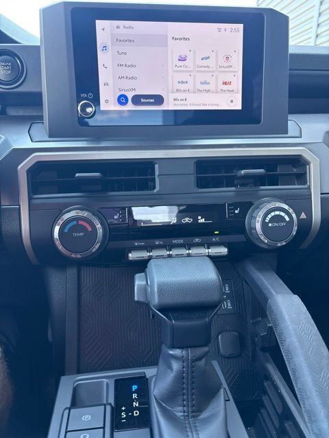 Used 2025 Toyota Tacoma SR5 AWD/4WD image 10